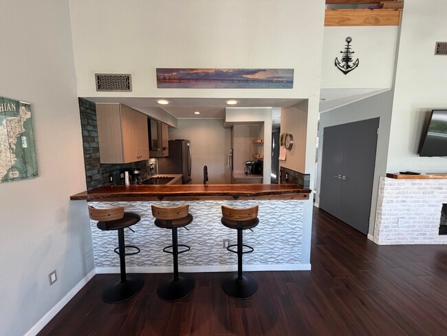 Building Photo - 462 Sunningdale Dr