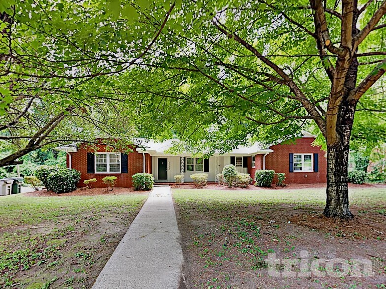 Primary Photo - 1122 Paramount Cir