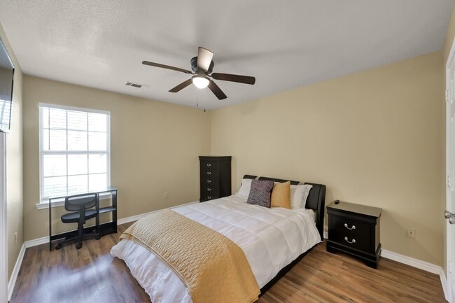 Building Photo - 125 Pine St