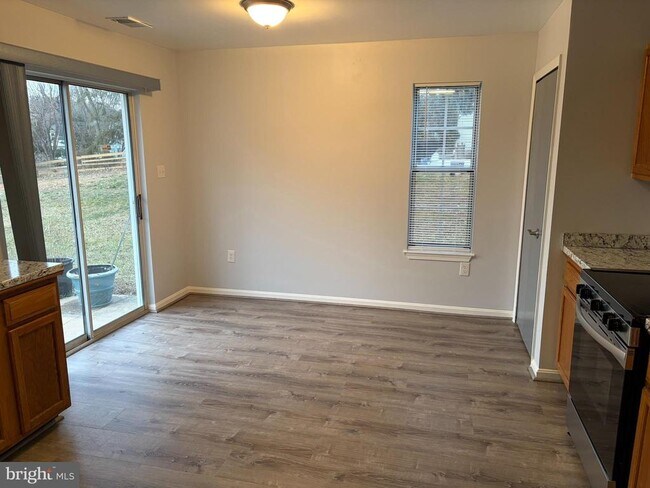 Building Photo - 424 Crisfield Dr