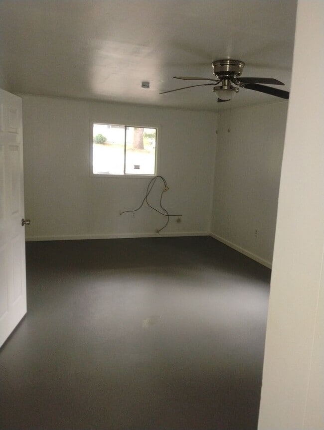 Building Photo - 2819 Teresa Dr