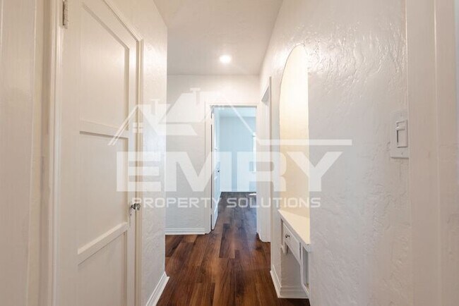 Building Photo - Remodeled 3 Bed 1 Bath Spanish-Style Gem for Rent