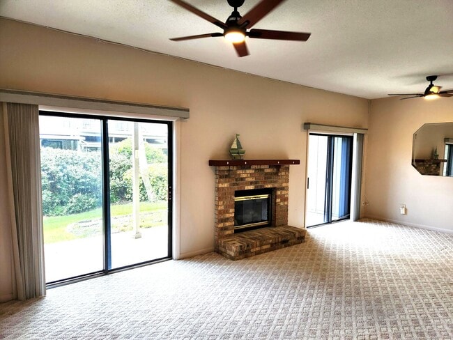 Building Photo - Beautiful Townhome 2 Bedroom 2.5 Bathroom