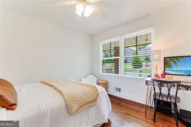 Building Photo - 2357 Cortez Way NE