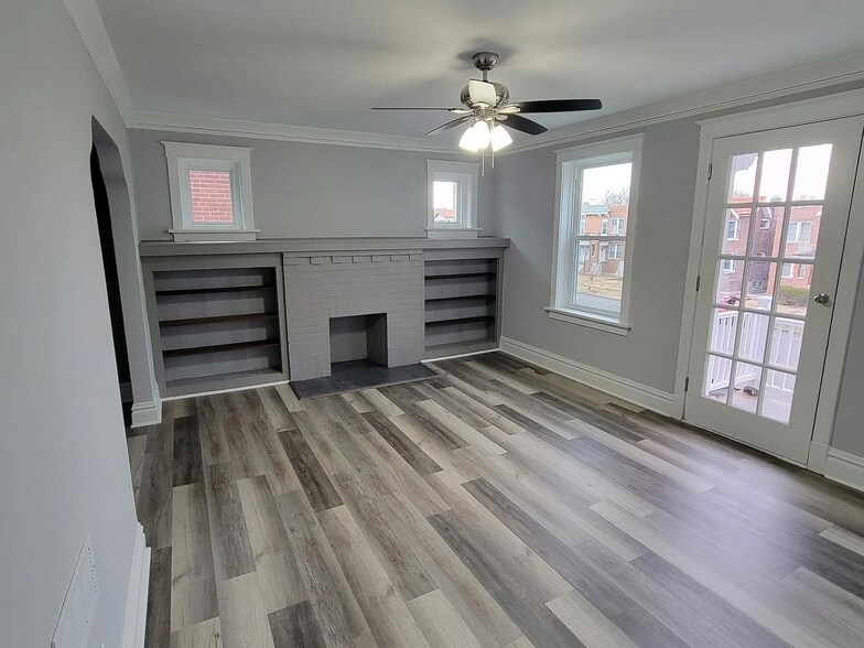 Building Photo - 5038 Chippewa St
