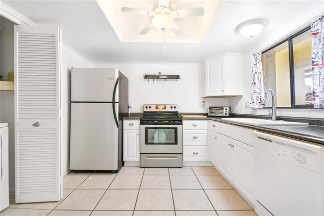 Building Photo - 2573 Oakleaf Ln