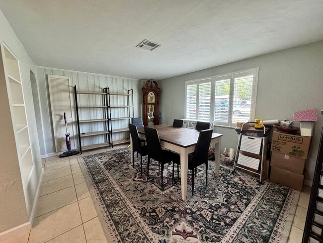 Building Photo - REMODELED Eustis 2/2 with NO HOA!