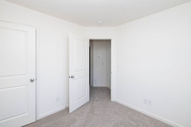 Building Photo - 3 Bedroom Townhome Minutes from Downtown Oakboro - MOVE IN READY