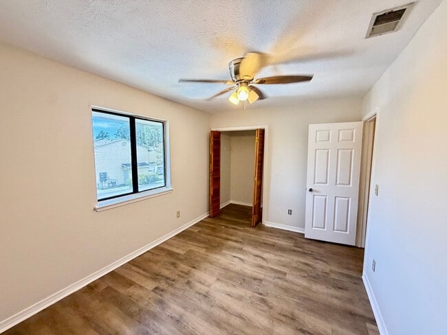 Building Photo - 136 Bonnie Ln