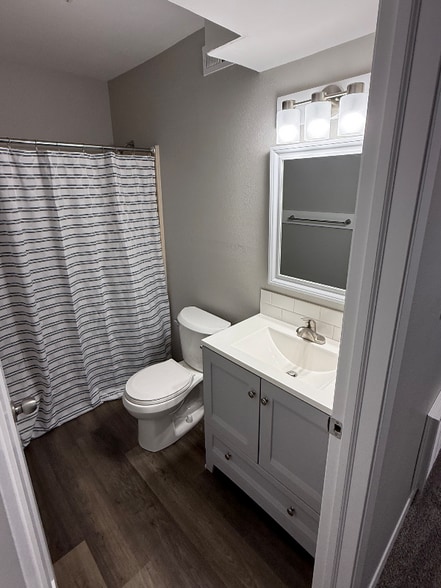 Building Photo - 620 S Mt Carmel St