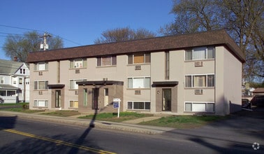 Building Photo - 512 Chicopee St