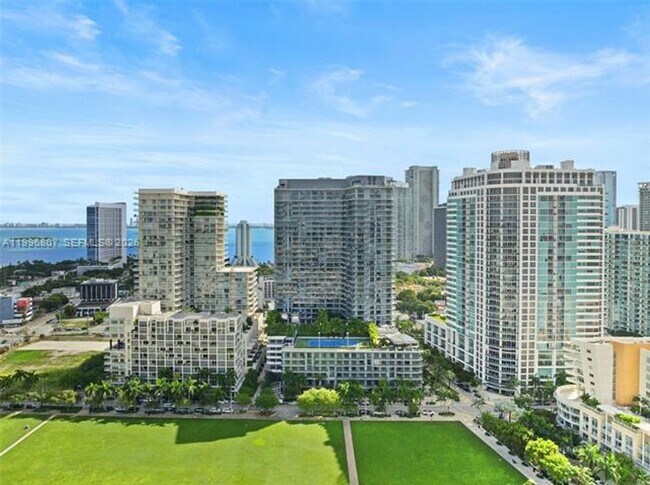 Building Photo - 121 NE 34th St