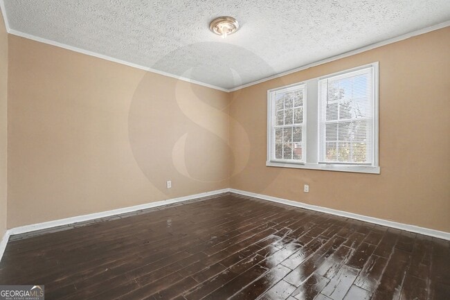 Building Photo - 1716 Lisbon Dr SW