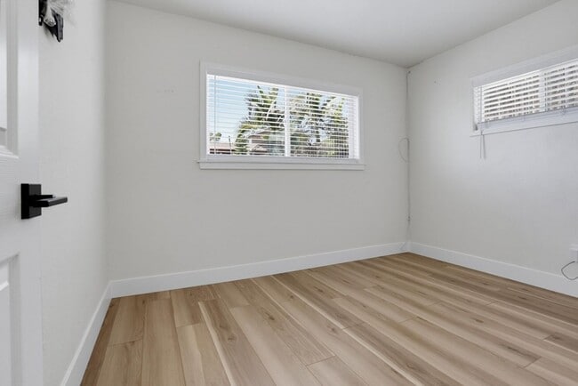 Building Photo - 1463 Sweetwater Ln