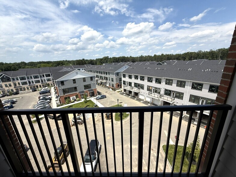 Balcony View - 1 Culvert Dr