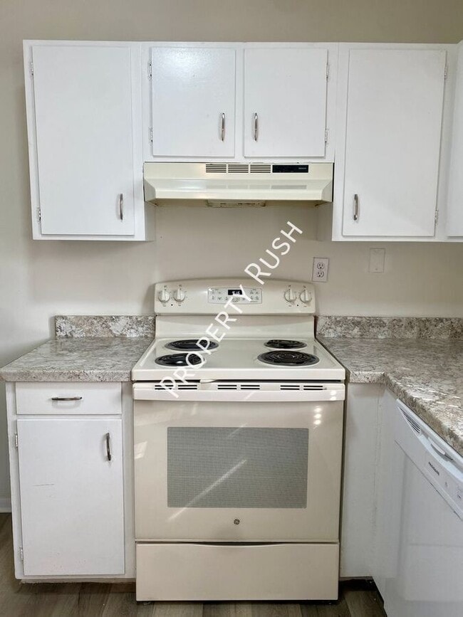 Building Photo - 922 Delores Dr