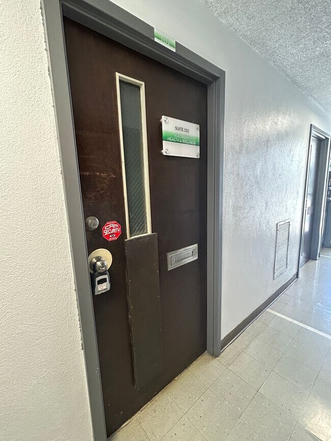 Building Photo - Prime Office Space for Rent in the Kaimuki...