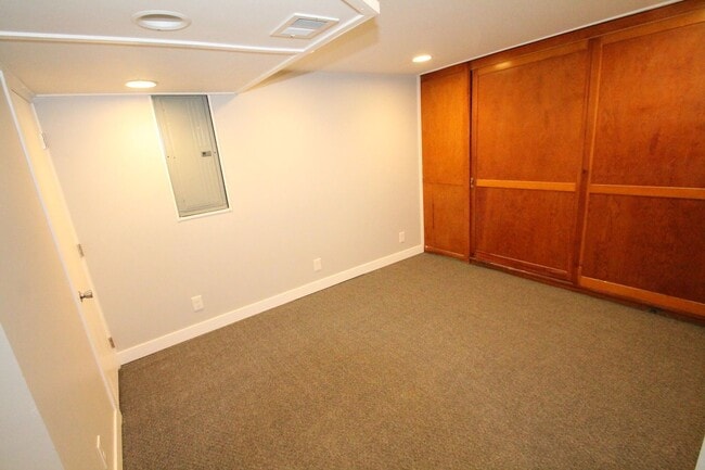 Building Photo - This 4br, 2bth home is for someone who wants way more than they pay for. SO Nice!