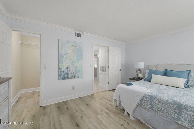 Building Photo - 858 Shoreline Cir