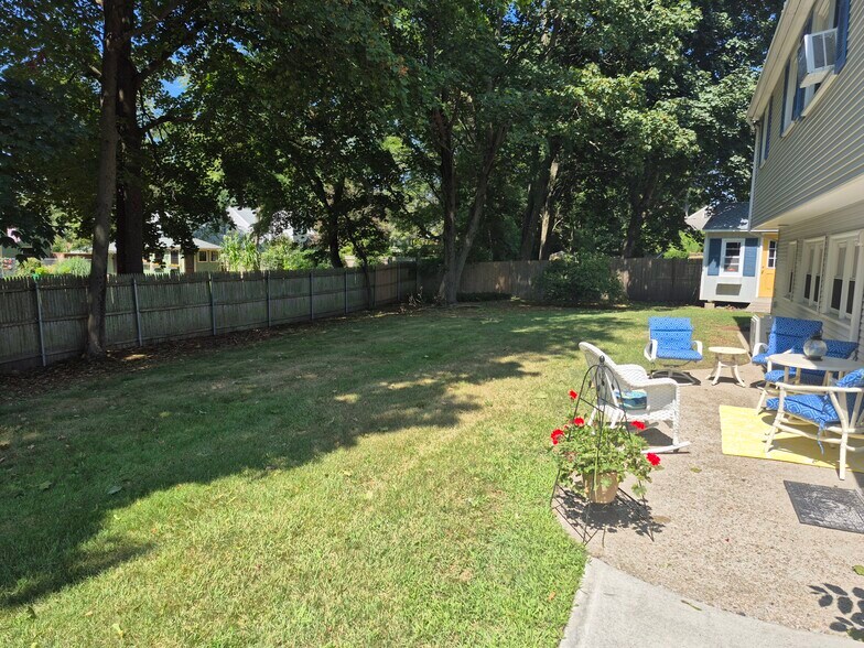 Shared yard - 65 Princeton Ave