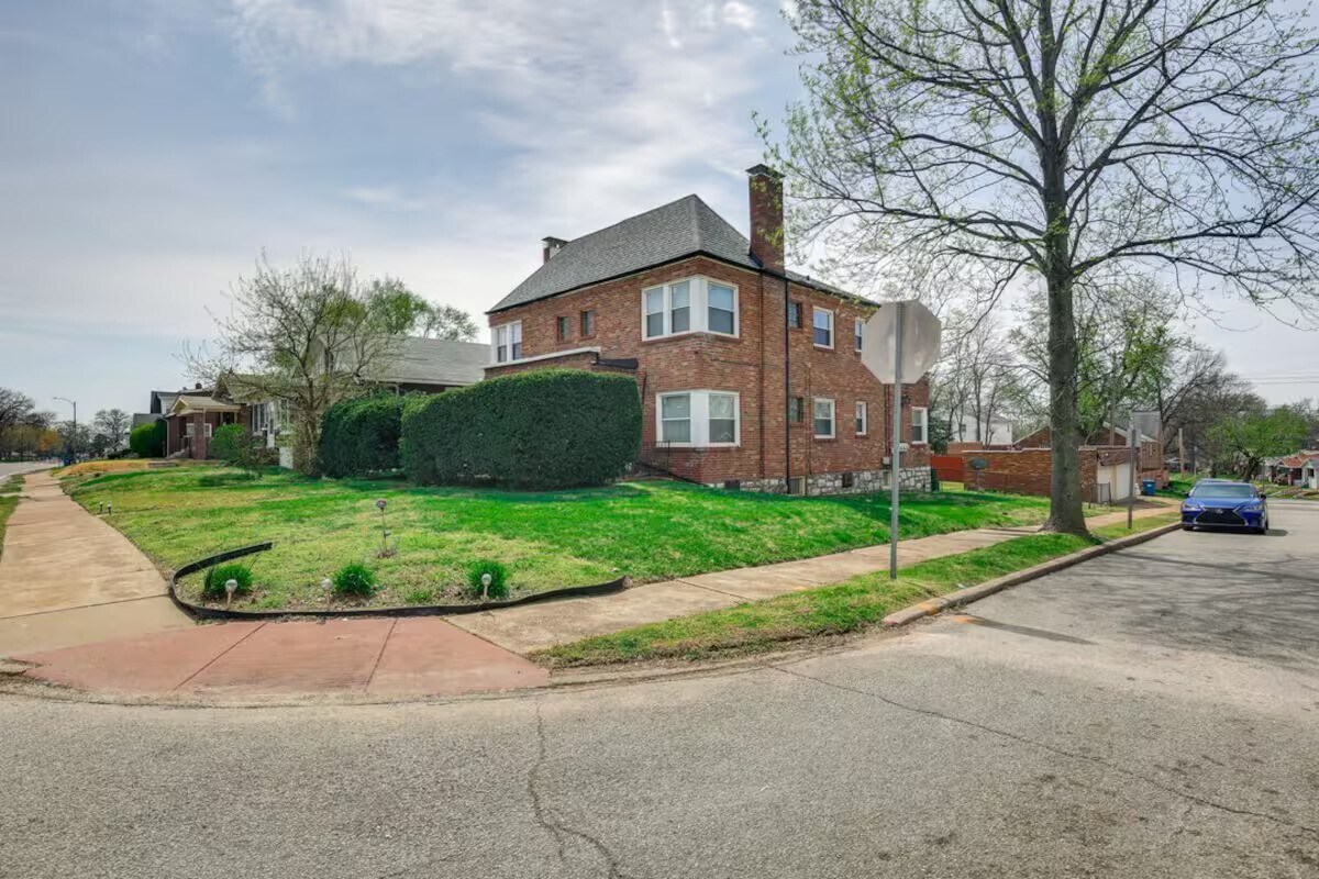 Building Photo - 6926 Natural Bridge Rd