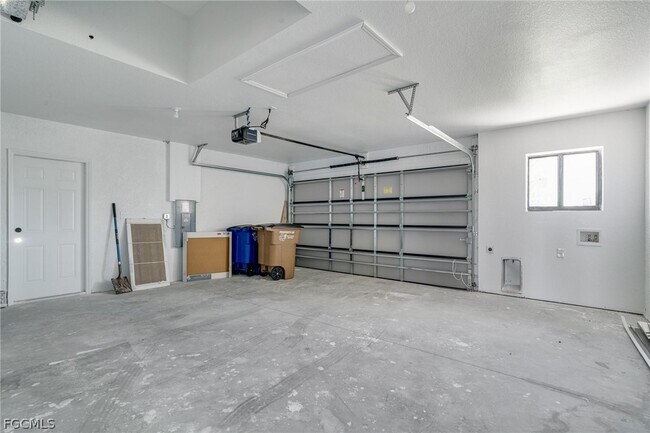 Building Photo - 4725-4727-4727 27th St SW