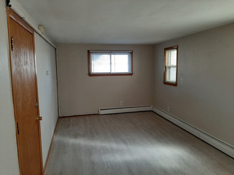 Building Photo - 946 Randolph Ave