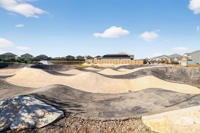 Building Photo - 137 Miracle Dr