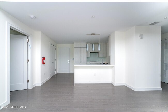 Building Photo - 15 Morris Ave