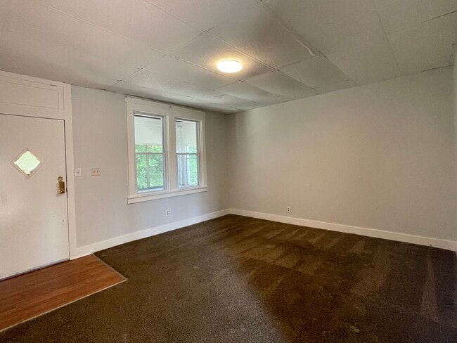 Building Photo - Charming 2 Bed / 1 Bath Single-Family Home...