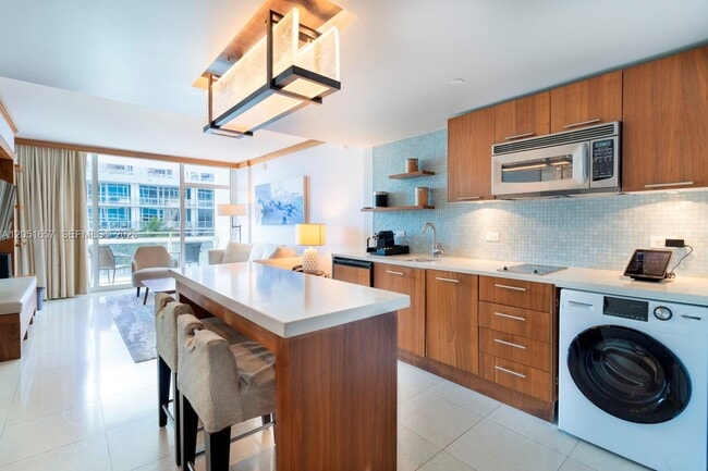 Building Photo - 6801 Collins Ave