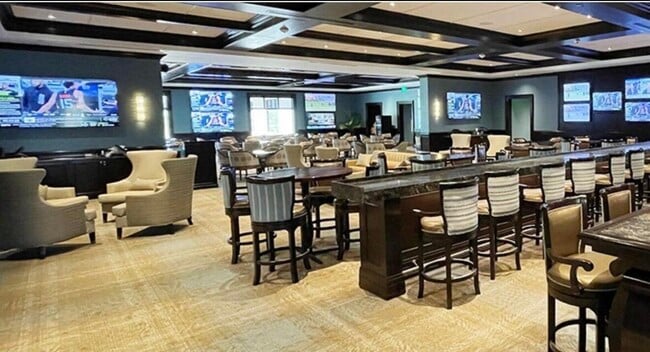 Building Photo - 6700 Fox Hollow Dr