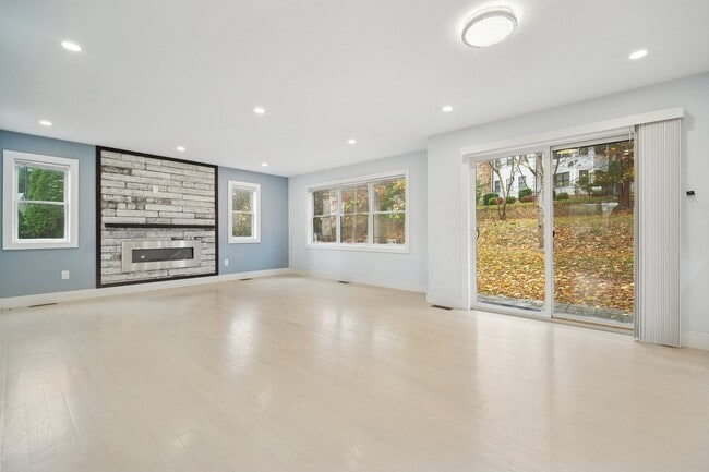 Building Photo - 134 Hillside Ave