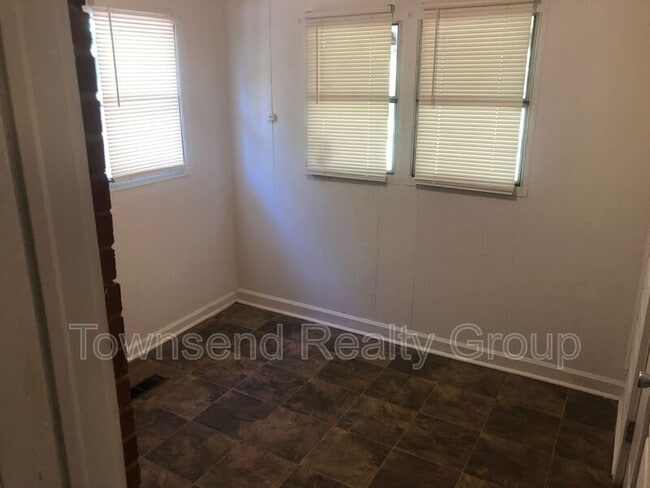 Building Photo - 2133 Jennie Linn Dr