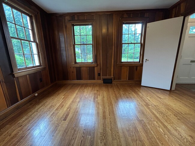 Building Photo - 210 Locust Ave