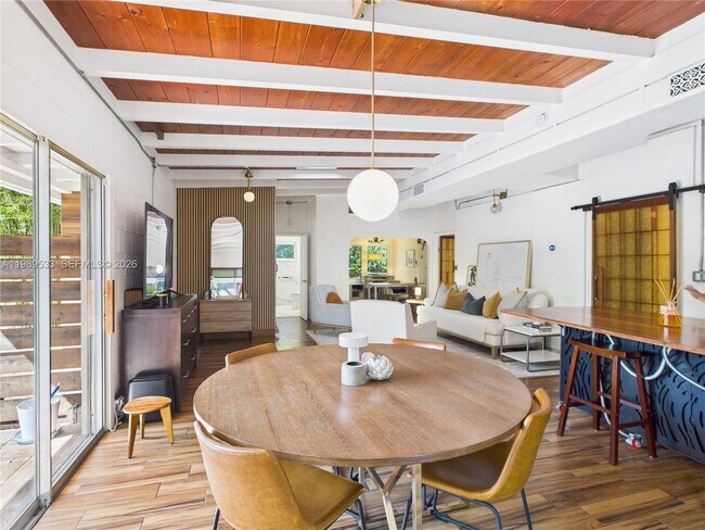 Building Photo - 1632 SW 28th Ave