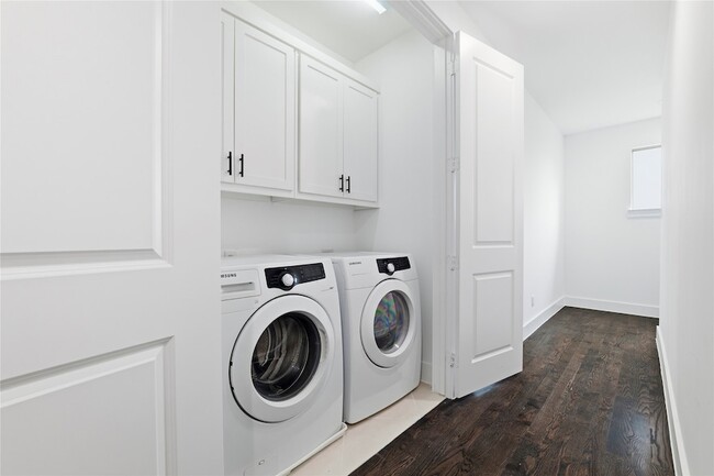 Building Photo - 3008 Zenia Dr