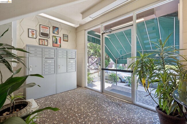 Building Photo - 94 Bayo Vista Ave