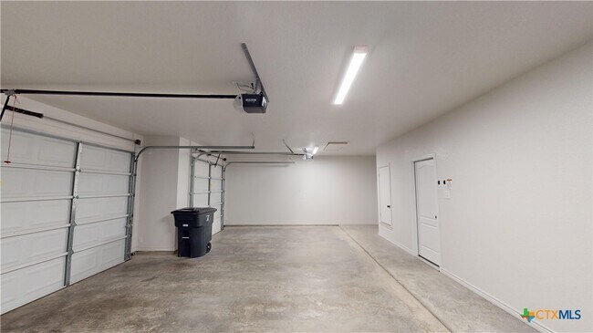 Building Photo - 808 Dred Roger Circle