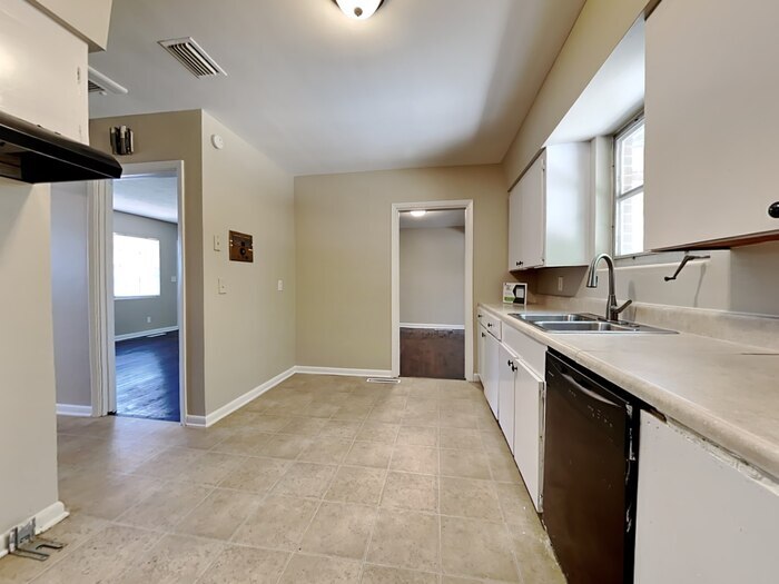 Building Photo - 1332 Arlingwood Ave