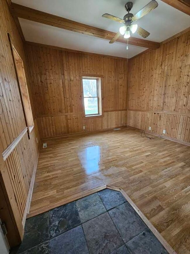 Building Photo - Charming 2 Bedroom 1 Bath Home