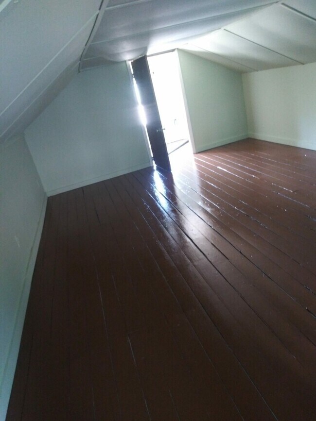 Building Photo - 1733 Lockbourne Rd