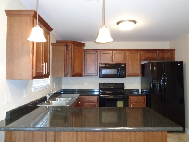 Building Photo - 484 Albion Cir