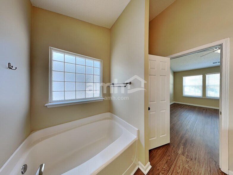 Building Photo - 3109 Teton Dr