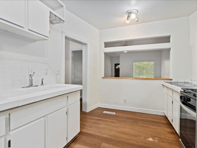 Building Photo - 815 S 700 E