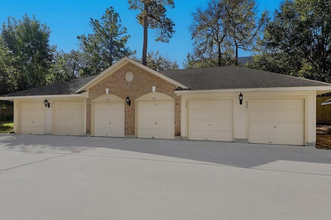 Building Photo - 6607 Lake Woodlands Dr