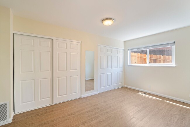 Building Photo - 5306 Bayview Ave
