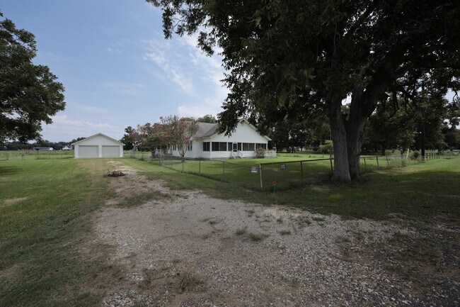 Building Photo - 2389 CR 158