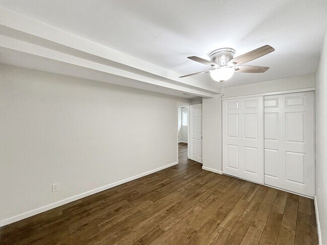 Building Photo - Charming 3BD/1BA Condo in University Heigh...
