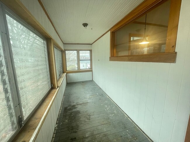 Building Photo - 345 Houghton St